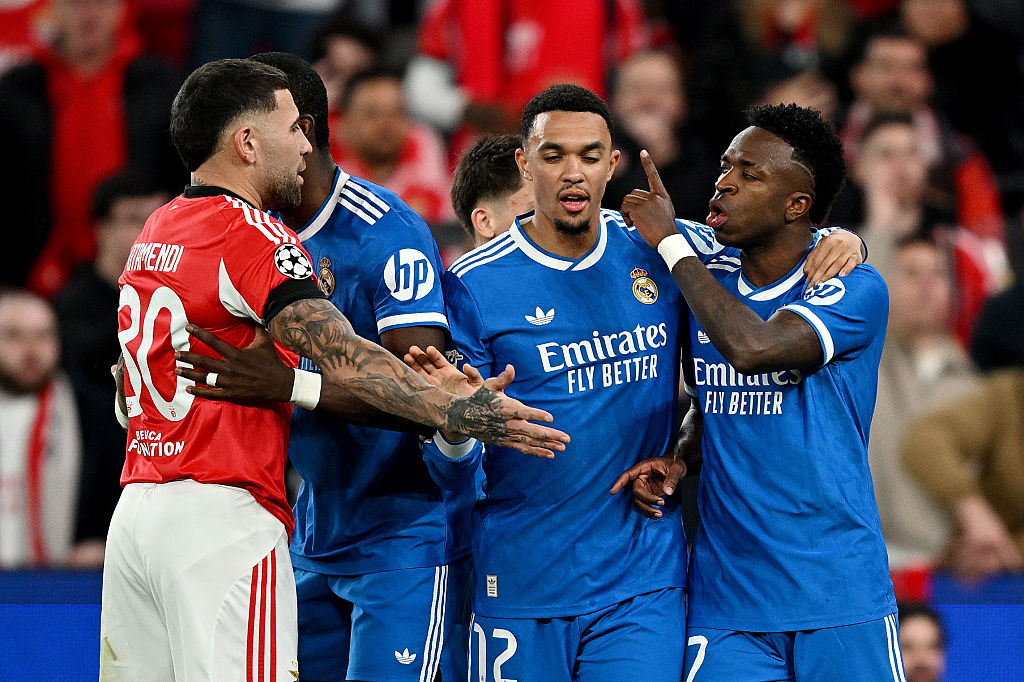 Rasszista balhé szakította félbe a Benfica és a Real Madrid Bajnokok Ligája-mecsét, miután Gianluca Prestianni odaszólt Vinícius Jr-nak.