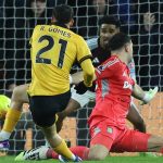 Rodrigo Gomes, a Wolves portugál játékosa, miközben megszerzi csapata második gólját az Aston Villa elleni bajnokin.