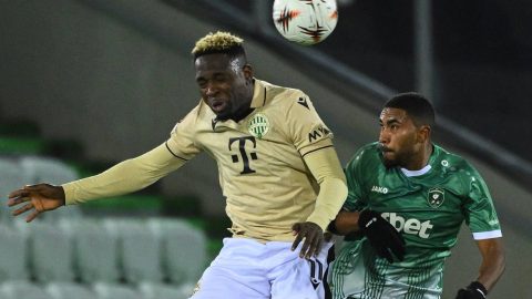 Razgrad, 2026. február 19. Bamidele Yusuf, a Ferencváros (b) és Deroy Duarte, a bolgár Ludogorec játékosa a labdarúgó Európa-liga nyolcaddöntőjébe jutásért játszott PFK Ludogorec Razgrad - Ferencvárosi TC mérkőzésen a razgradi Ludogorec Arénában 2026. február 19-én. MTI/Czeglédi Zsolt