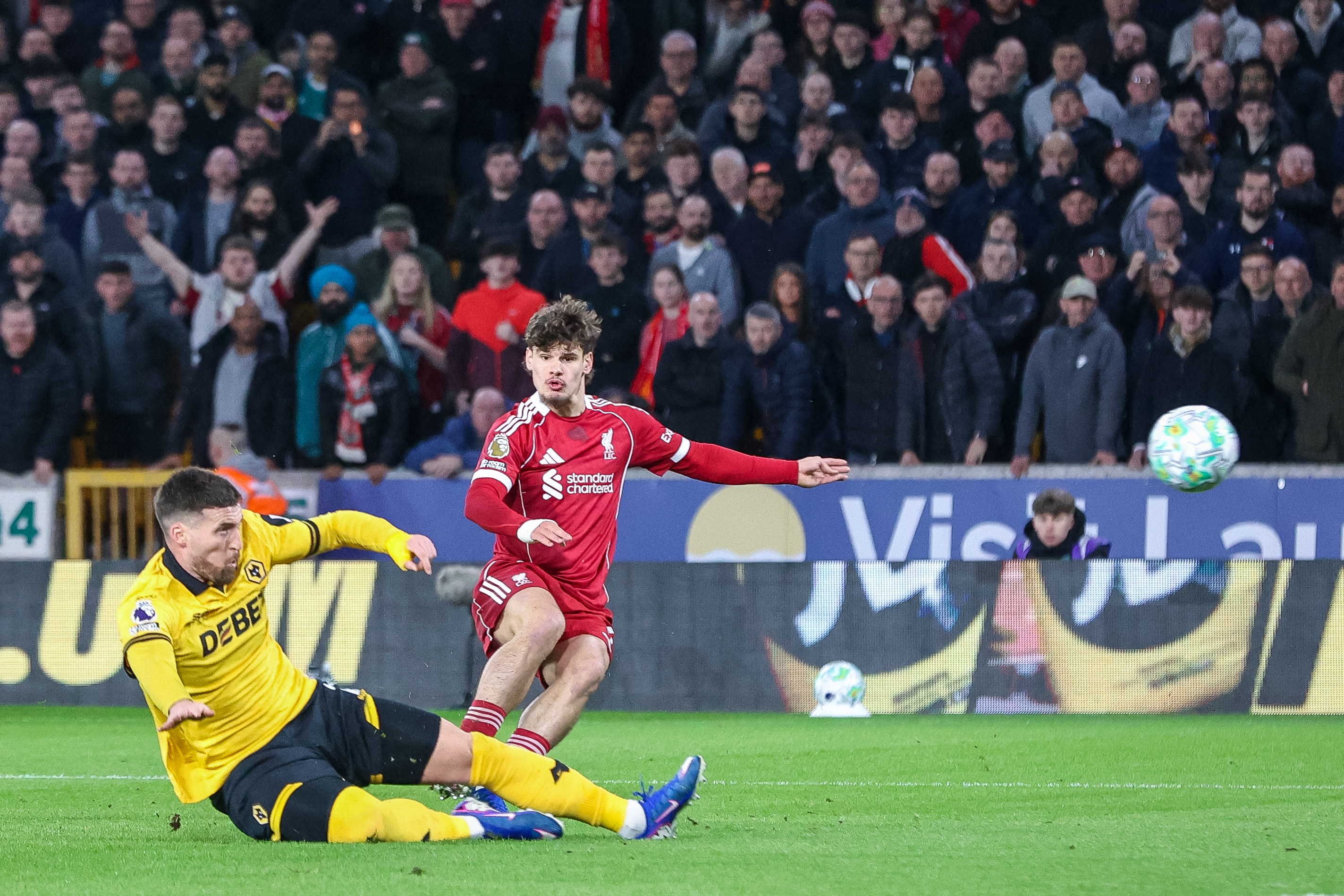 Matt Doherty blokkolja Kerkez Milos lövését.