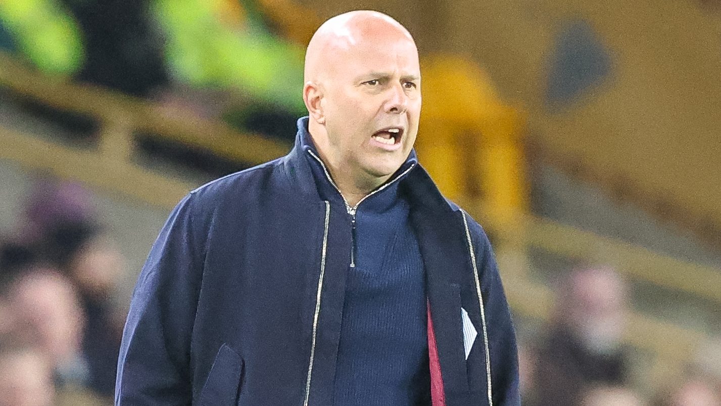 Arne Slot a Wolverhampton ellen.