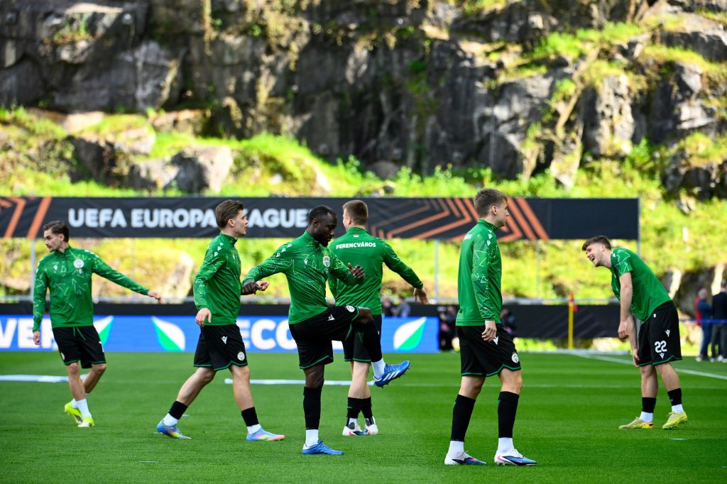 A Ferencváros játékosai bemelegítés közben.