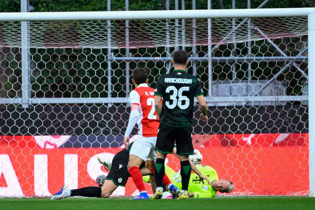 Gróf Dávid hóna alatt becsusszant a második gól.