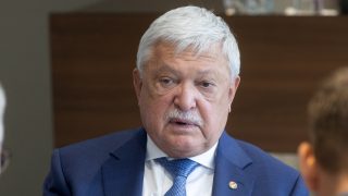 Csányi Sándor, a Magyar Labdarúgó Szövetség (MLSZ) elnöke sajtótájékoztatón az MLSZ közgyûlésén.