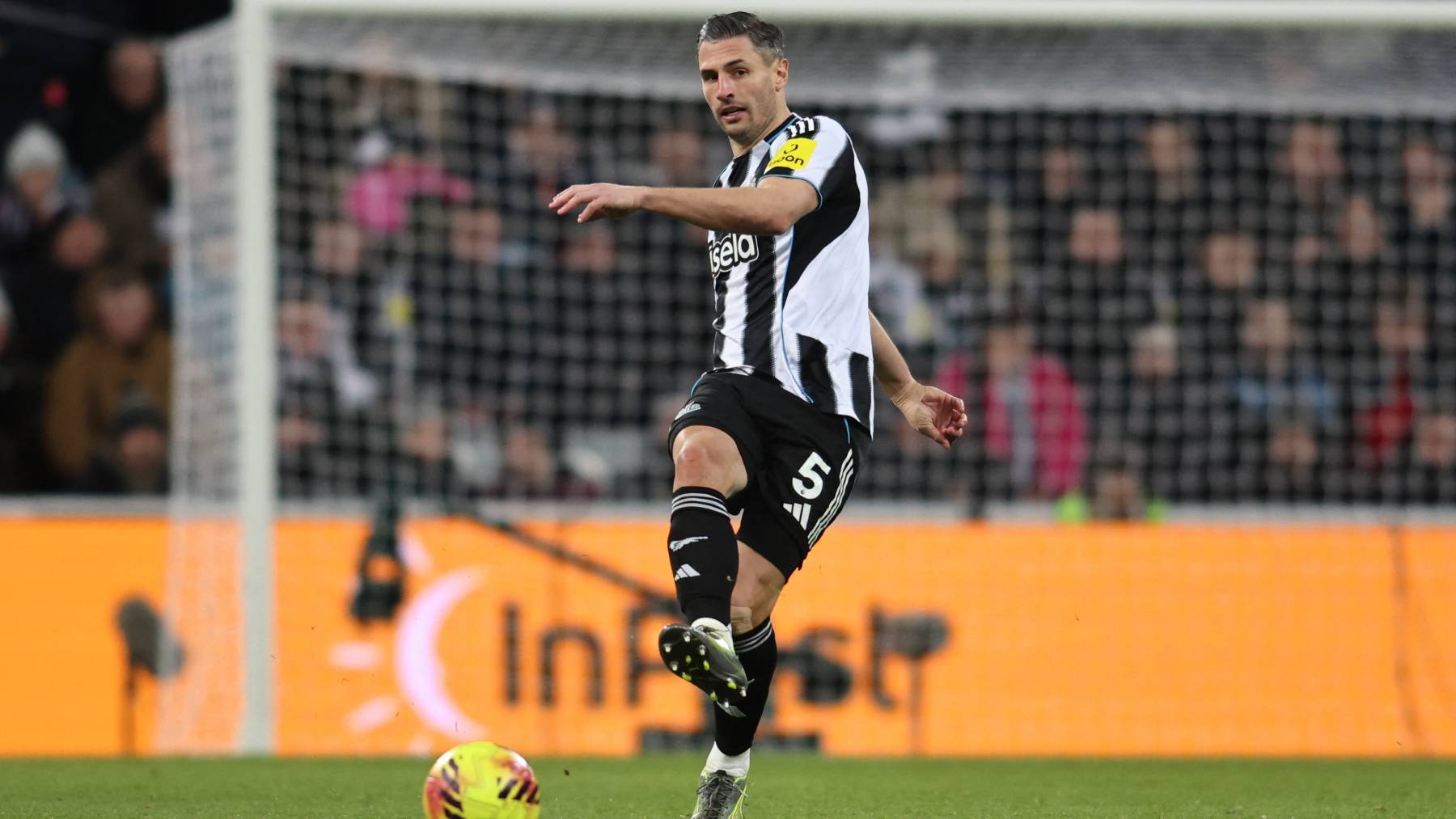 Fabian Schar of Newcastle United plays during the Premier League match between Newcastle United and Leeds United at St. James's Park in Newcastle, England, on January 7, 2026. (Photo by Michael Driver/MI News/NurPhoto)