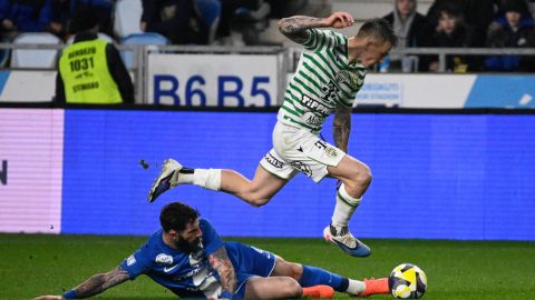 Budapest, 2026. február 23. Ilia Beriashvili, az MTK (b) és Franko Kovacevic, a Ferencváros játékosa a labdarúgó Fizz Liga 23. fordulójában játszott MTK Budapest - Ferencvárosi TC mérkőzésen az Új Hidegkuti Nándor Stadionban 2026. február 23-án. MTI/Bodnár Boglárka