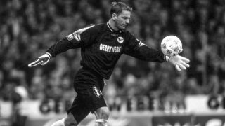 firo: 18.04.1998 Football: Football: Archive photos, archive photo, archive images Bundesliga 1. League 31. matchday 1997/1998, 97/98 Arminia Bielefeld - FC Bayern Munich 4:4 Georg Koch plays the ball Individual action