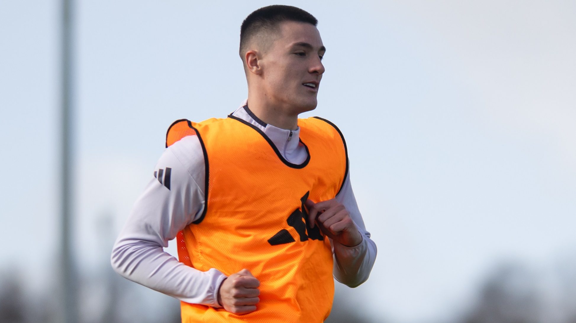 Benjamin Sesko a Manchester United edzésén.