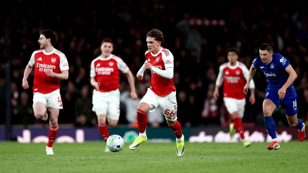 Max Dowman a gólja előtt az Arsenal-Everton meccsen.