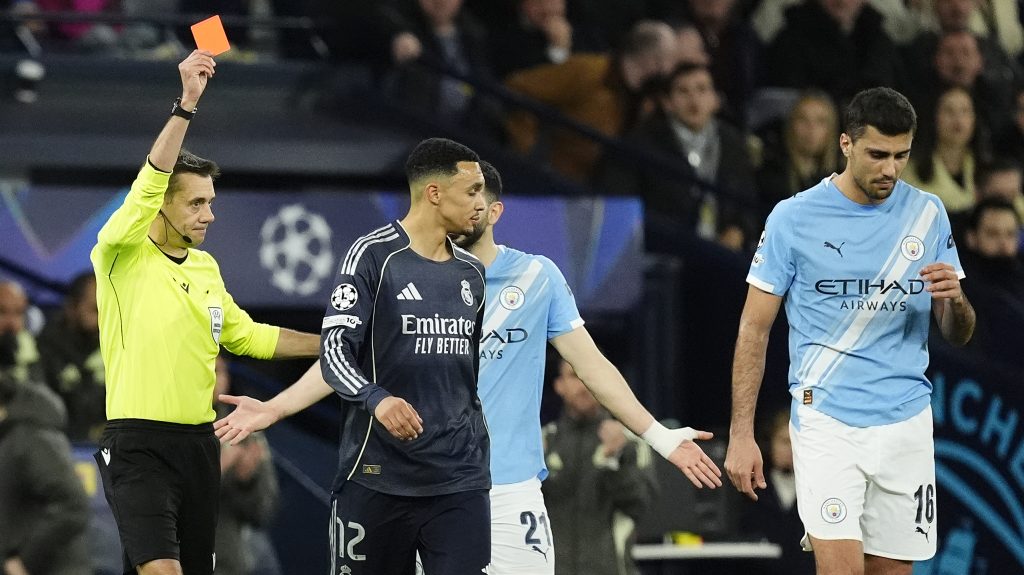 Bernardo Silva piros lapja.