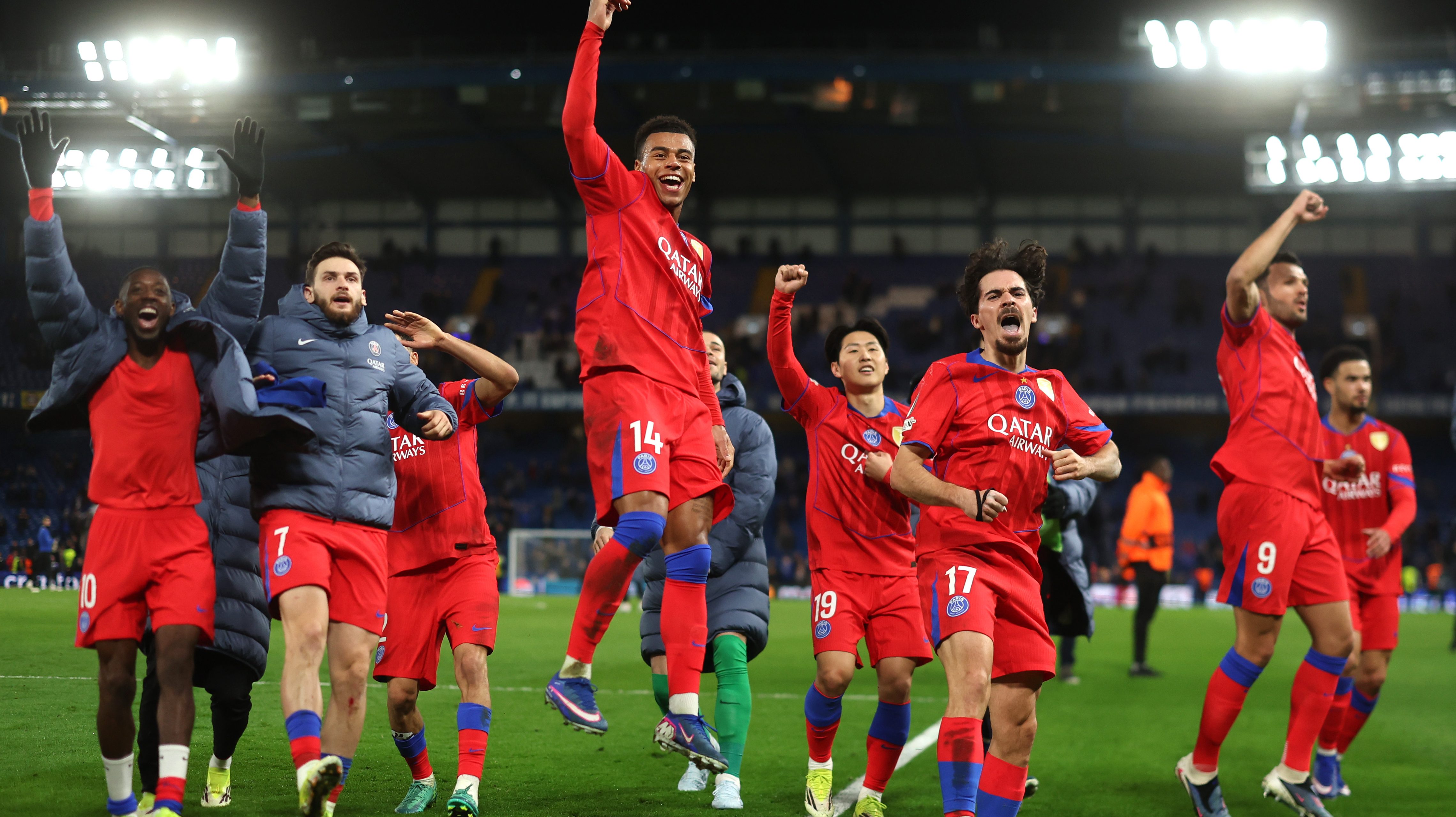 A PSG játékosai a Chelsea elleni győztes BL-nyolcaddöntőt követően.