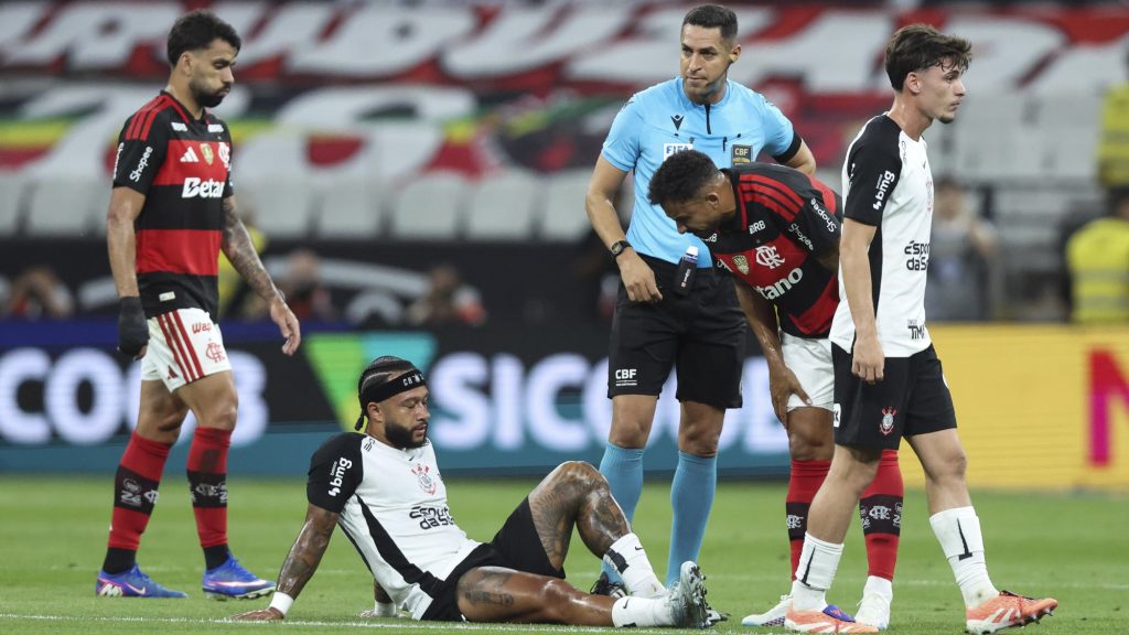 Memphis Depay telefon a kispadon corinthians sérülés