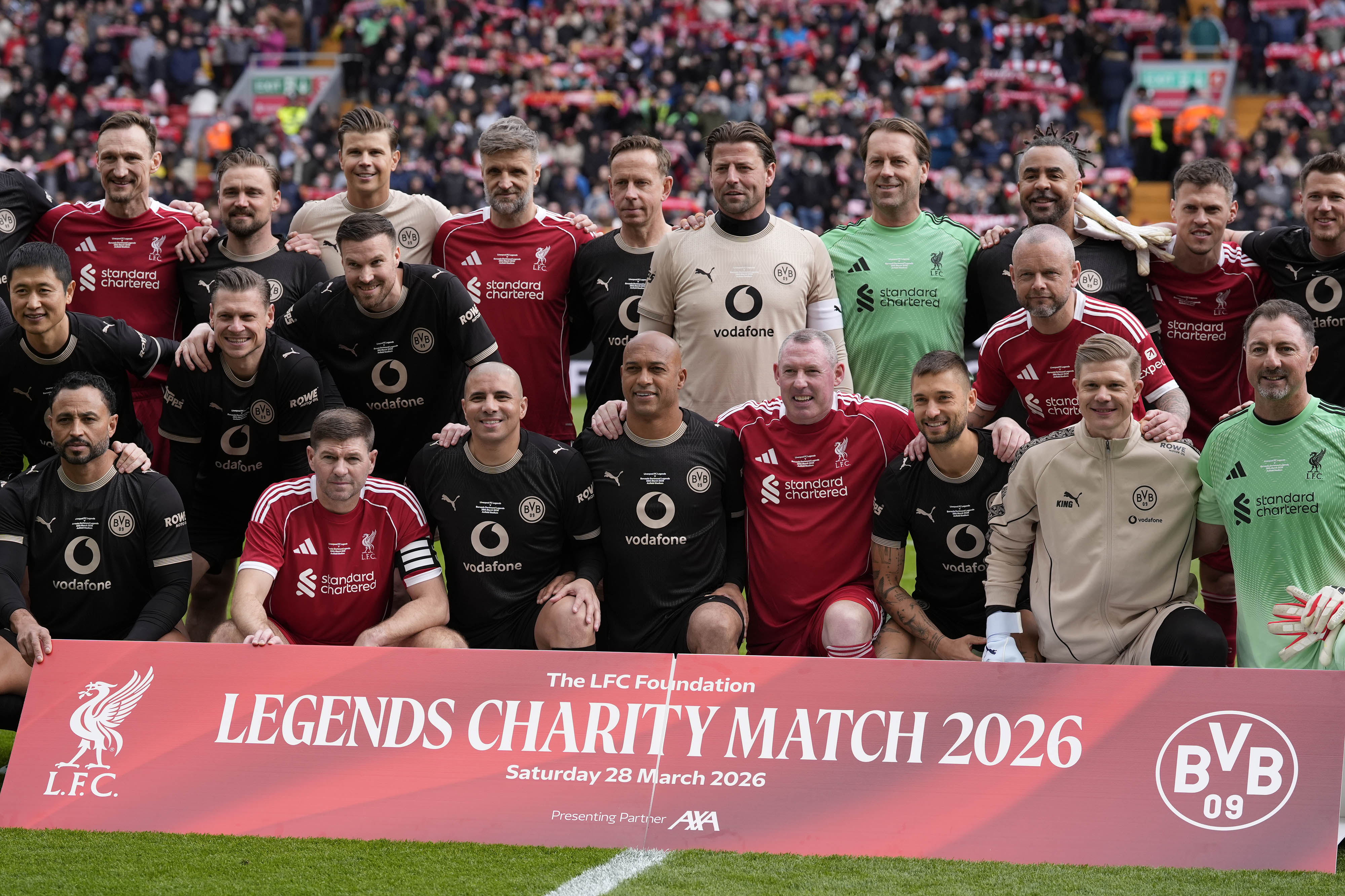 A liverpooli és dortmundi legendák közösen.