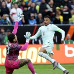 Kylian Mbappé, amint gólt szerez a brazilok elleni mérkőzésen.