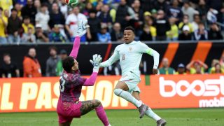 Kylian Mbappé, amint gólt szerez a brazilok elleni mérkőzésen.