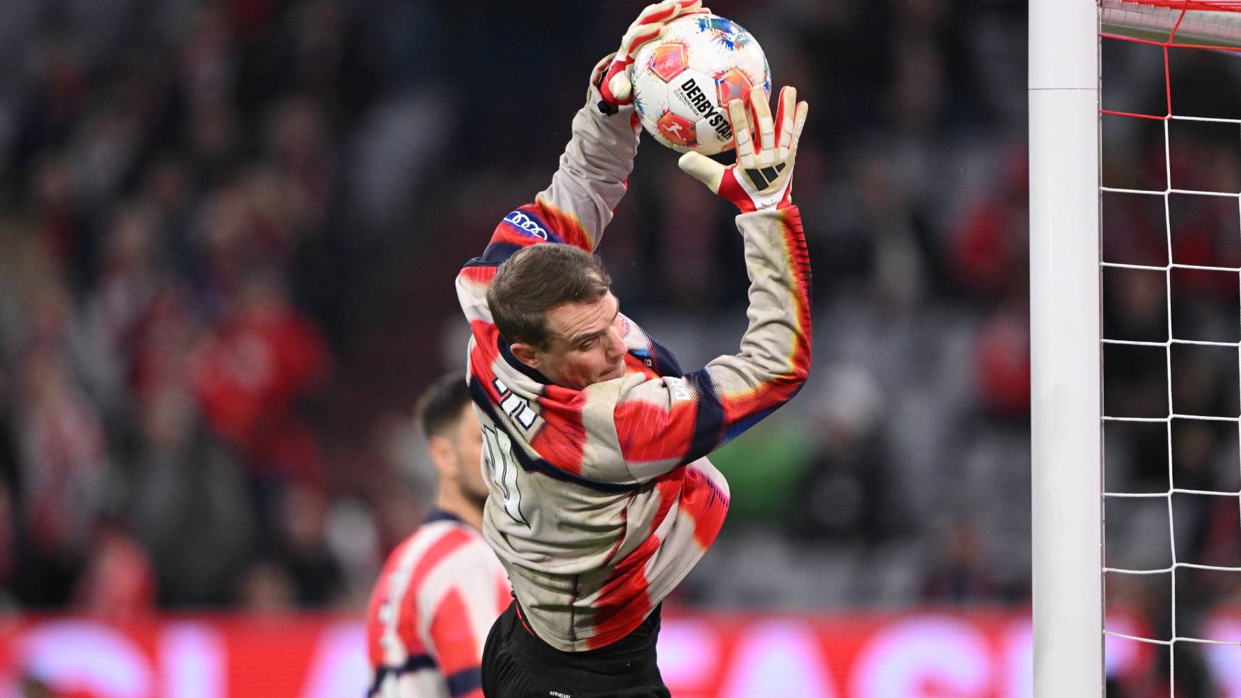 06 March 2026, Bavaria, Munich: Soccer, Men: Bundesliga, Bayern Munich - Bor. Mönchengladbach, Matchday 25, Allianz Arena, Goalkeeper Manuel Neuer (Bayern Munich) warming up before the match. IMPORTANT NOTE: In accordance with the regulations of the DFL German Football League and the DFB German Football Association, it is prohibited to utilize or have utilized photographs taken in the stadium and/or of the match in the form of sequential images and/or video-like photo series. Photo: Harry Langer/dpa