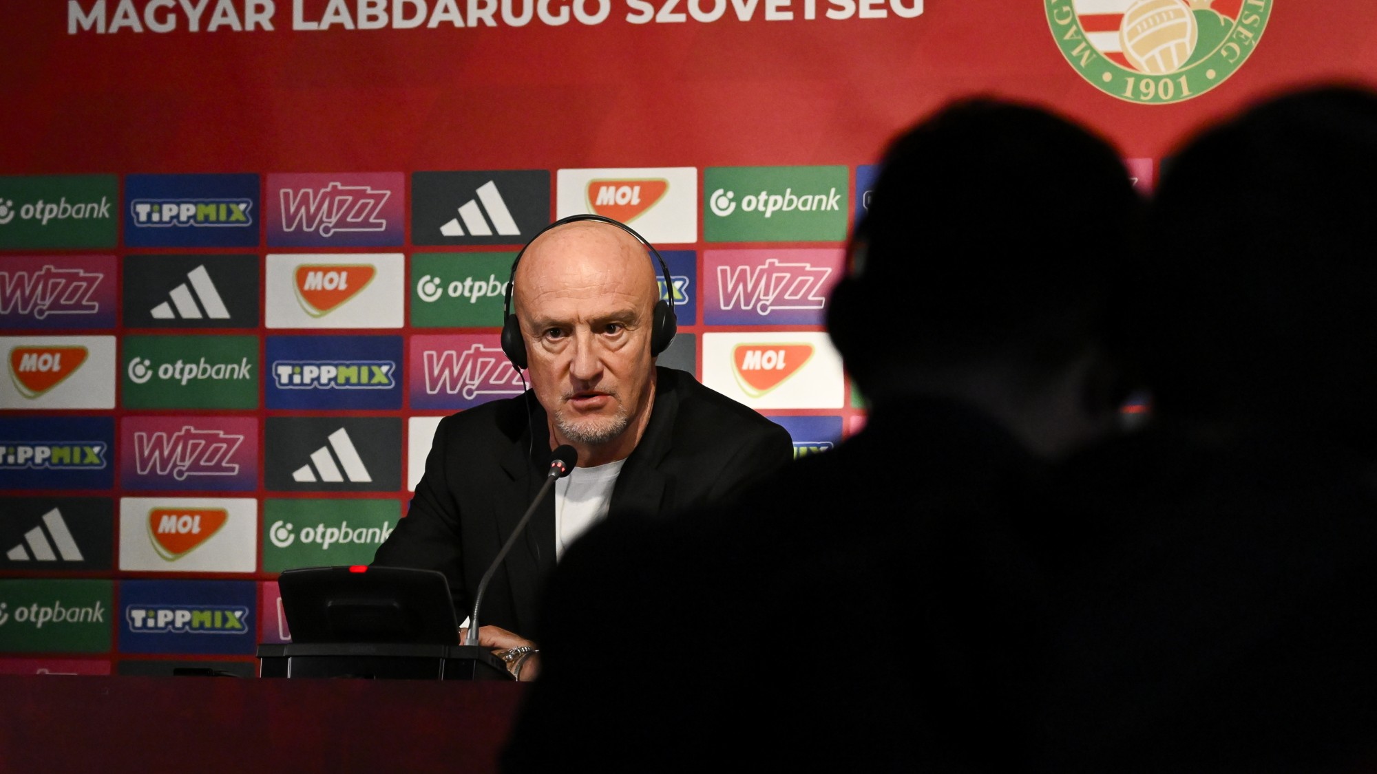 Marco Rossi, az örmények és írek elleni világbajnoki selejtezőre készülő magyar labdarúgó-válogatott szövetségi kapitánya a csapat sajtótájékoztatóján az MLSZ Telki Edzőközpontjában 2025. november 4-én.