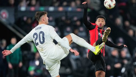 Midtjylland's Colombian midfielder #19 Pedro Bravo (R) and Nottingham Forest's Italian forward #20 Lorenzo Lucca vie for the ball during the UEFA Europa League football match, last 16 second leg, between FC Midtjylland and Nottingham Forest in Herning, Denmark on March 19, 2026.