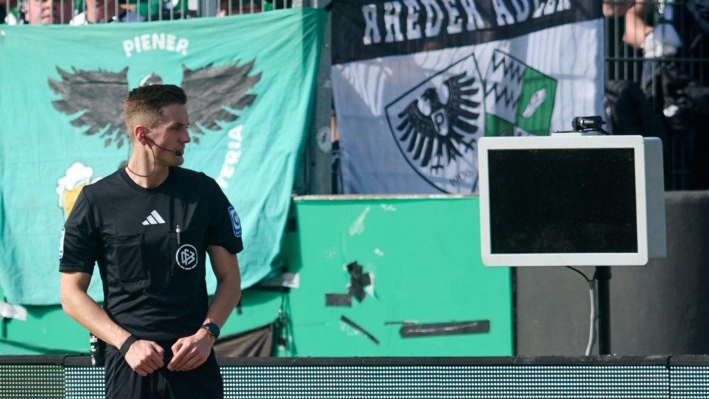 Kihúzták a VAR-monitort a konnektorból Németországban.