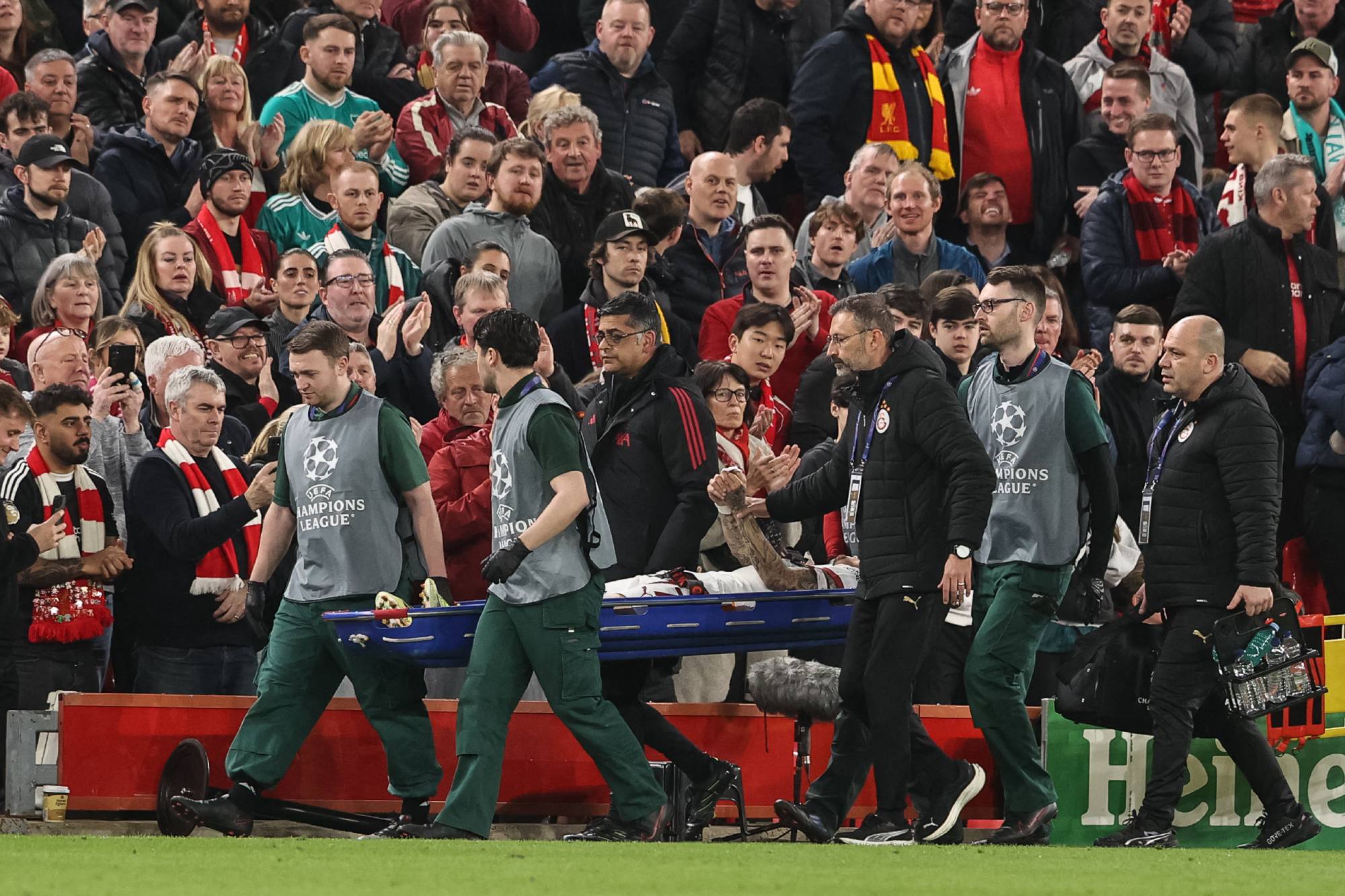 Noa Lang of Galatasaray is stretchered off during the UEFA Champions League last 16 second leg match between Liverpool and Galatasaray at Anfield in Liverpool, United Kingdom, on March 18, 2026. (Photo by Alfie Cosgrove/News Images/NurPhoto)