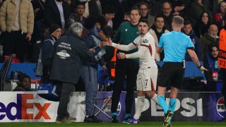 Pedro Neto, a Chelsea játékosa fellökött egy labdaszedőt a PSG elleni Bajnokok Ligája-mérkőzésen.