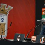 Robbie Keane, a Ferencváros vezetőedzője a labdarúgó Európa-liga nyolcaddöntőjében játszott SC Braga - Ferencvárosi TC visszavágó mérkőzés után tartott sajtótájékoztatóján a Braga Városi Stadionban 2026. március 18-án.