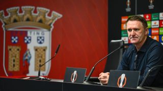 Robbie Keane, a Ferencváros vezetőedzője a labdarúgó Európa-liga nyolcaddöntőjében játszott SC Braga - Ferencvárosi TC visszavágó mérkőzés után tartott sajtótájékoztatóján a Braga Városi Stadionban 2026. március 18-án.
