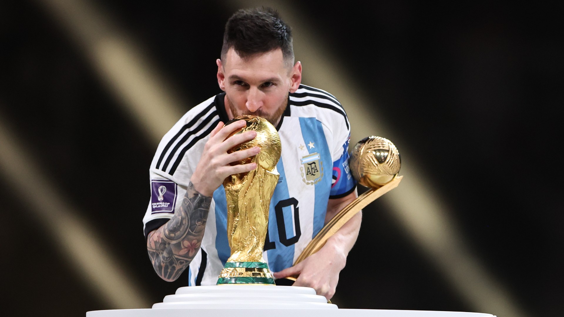 Messi A Világ Tetején: A Vb-arany Mellett ő Lett A Torna Játékosa Is ...