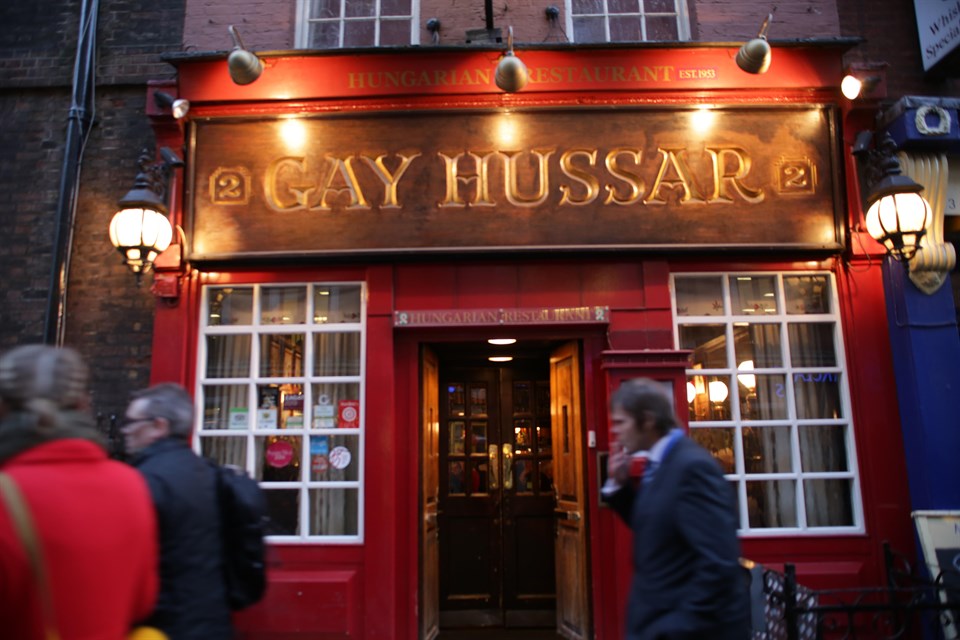 A-Gay-Hussar-a-Sohoban(be32bf89-5be8-418b-a21c-d7edc83a758a)(960x640).jpg (angliai magyarok, Gay Hussar, étterem, brit, politikus, újságíró, London)