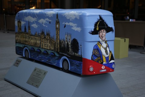 Busz-szobor-installaciok-London-szerte(4970dcf5-71dd-446e-b629-24ba60c6abdd)(960x640).jpg (angliai magyarok, busz, szobor, London)