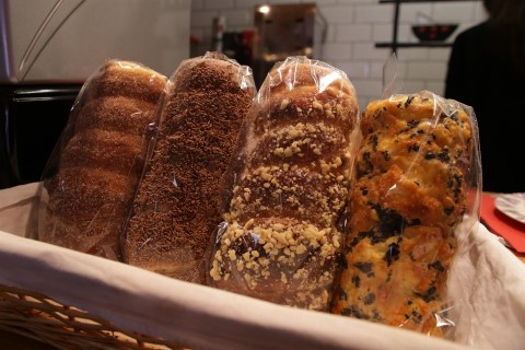 Sos-es-edes-kurtos-Londonban(0327c808-8a21-40d6-906f-3e94b2e7d68b)(960x640).jpg (angliai magyarok, kürtős kalács, )